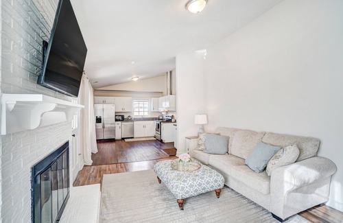 East Forest Casa | Charming private southern home- pet friendly, King Beds