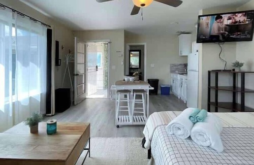 Arden-Arcade Casa | Charming Private Studio near the river