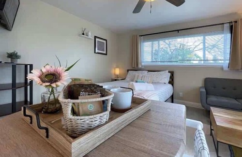 Arden-Arcade Casa | Charming Private Studio near the river
