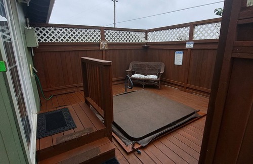 Humboldt Hill Apartamento | Charming Private Studio with hot tub.