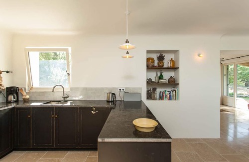Bonnieux Casa | Encantadora propiedad en el corazón de un sitio excepcional con una vista impresionante
