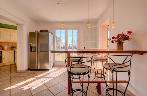 Bagnols-en-Foret Villa | Villa provenzal con encanto; oasis de calma