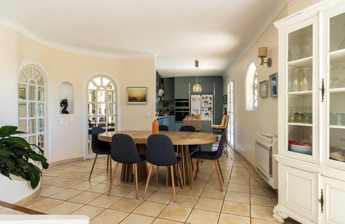Antibes Chalet De Esquí | Charming provençal family house with swimming pool