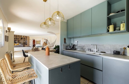 Antibes Chalet De Esquí | Charming provençal family house with swimming pool