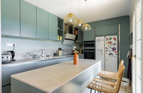 Antibes Chalet De Esquí | Charming provençal family house with swimming pool