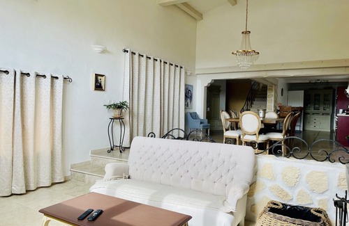 Le Bar-sur-Loup Villa | Villa de estilo provenzal con piscina nueva!