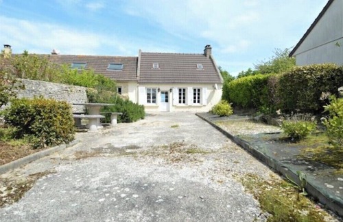 Saint-Come-de-Fresne Casa | Charming, quiet house