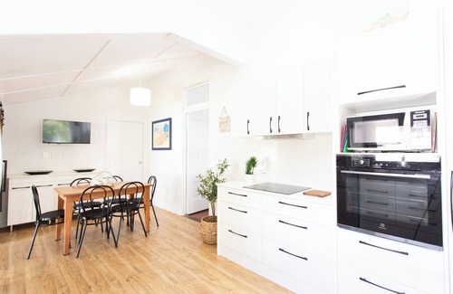 Dunwich Casa | Charming QLD-style cottage, in Dunwich the Perfect base to explore Nth Straddie