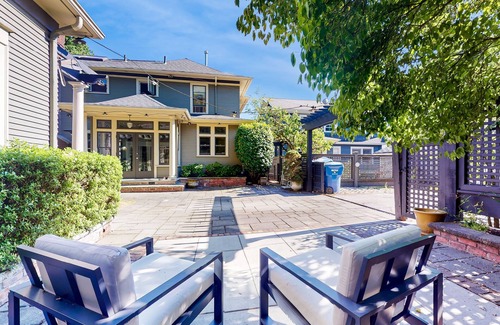 Queen Anne Apartamento | Charming Queen Anne Studio w/ Serene Garden, 1 Block to Kerry Park
