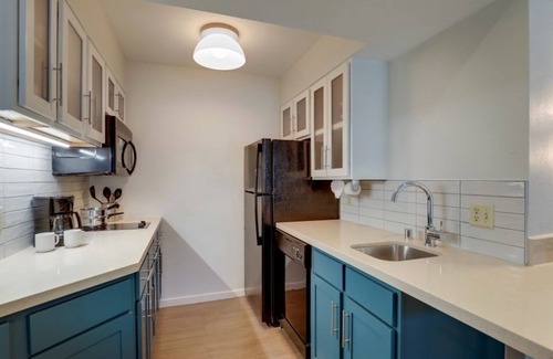 Sunnyvale Hotel | Charming Queen Stay! 4 Pet-Friendly Rooms w/ BBQ Area & Fresh Breakfast!