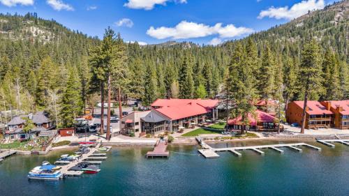 Truckee Casa | Charming Queen Studio Deluxe w/Balcony #233 at Donner Lake Village