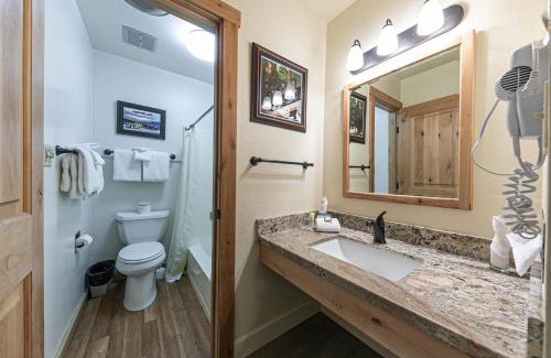 Truckee Casa | Charming Queen Studio Deluxe w/Balcony #233 at Donner Lake Village