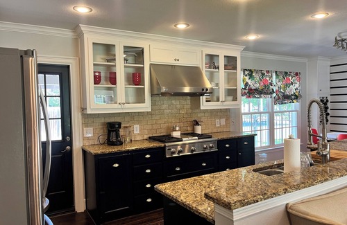 Hollywood - Santa Monica Casa | Charming Ranch - Near it All in East Dallas!