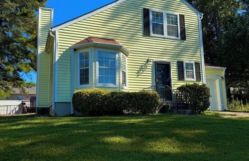Mableton Casa | Charming Ray Of Sunshine