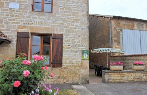Ferriere-et-Lafolie Cabaña | Gîte indépendant restauré avec cour close et terrain, proche de la Mairie de Ferrière-et-Lafolie