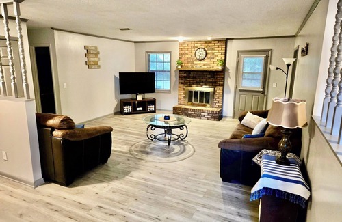 Enterprise Casa | Charming, recently renovated 3 BR house in a quiet neighborhood in Enterprise!