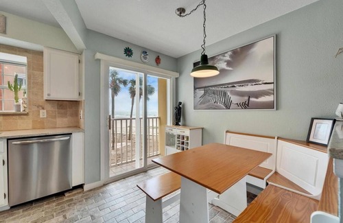 Redington Shores Casa | Charming Redington Shores 2-bedroom 2.5- bath beach front townhome with garage.