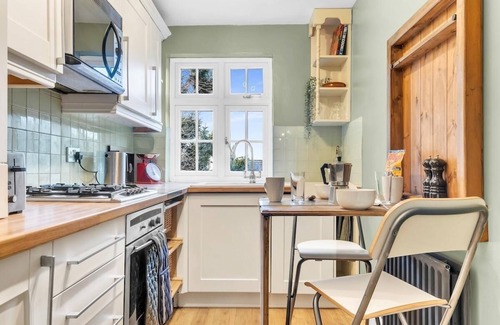 Redhill Cabaña | Charming Reigate Cottage Retreat