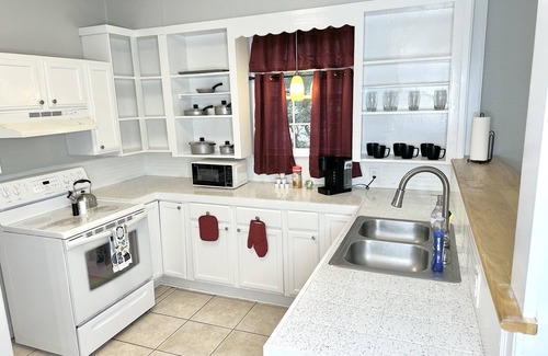 Fondren Casa | Charming & Relaxing Fondren Home Sleep 6