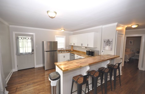 Paducah Casa | Charming remodeled 3-bed house w/ AC, WiFi, Yoga setup in brilliant Paducah