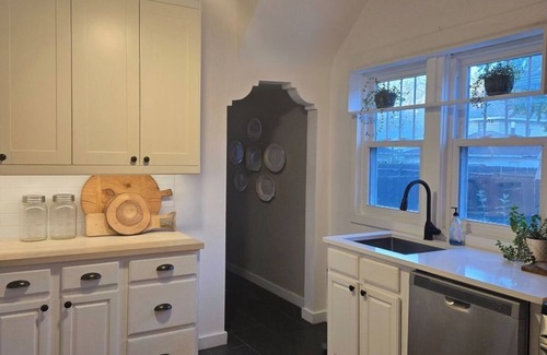 Northshore Triangle Casa | Charming! Remodeled 4-bedrm, 3 bath, less than 1 mile to Notre Dame. Super Clean