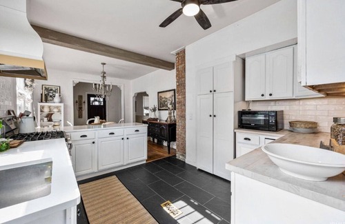 Northshore Triangle Casa | Charming! Remodeled 4-bedrm, 3 bath, less than 1 mile to Notre Dame. Super Clean