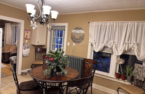 Green Bay Casa | Clean Safe Cozy Duplex Great for Entertaining10 Mins from Lambeau Field