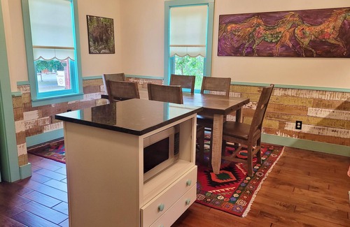Winthrop Apartamento | Charming Rendezvous Suite in the Historic Guy Waring House-Downtown Winthrop!