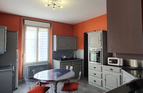 Sivry-sur-Meuse Cabaña | Encantadora casa renovada en la campiña cerca de Verdún: 3 habitaciones, terraza, cocina equipada