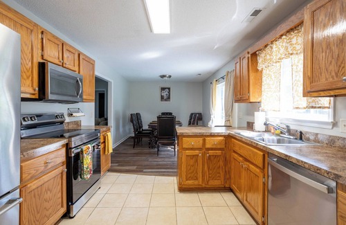 Stateburg Casa | Charming renovated 3-bedroom home in Dalzell with WiFi and fully furnished