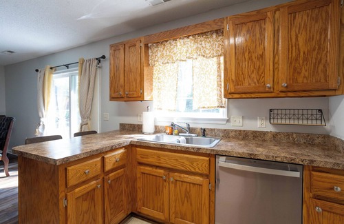 Stateburg Casa | Charming renovated 3-bedroom home in Dalzell with WiFi and fully furnished