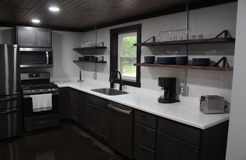 Glouster Casa | Charming renovated cottage nestled in serene state park.