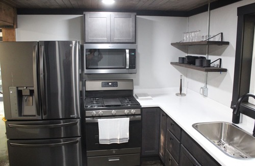 Glouster Casa | Charming renovated cottage nestled in serene state park.