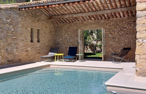 Puyvert Casa | Encantador redil a pocos minutos de Lourmarin con piscina y aire acondicionado.