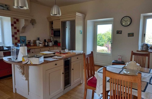 Penvenan Casa | Charming residence in a floral park.