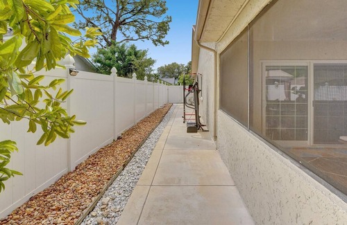 Lauderhill Casa | Charming Residential home 4/2 plus Den close to Sawgrass mall, Beaches.