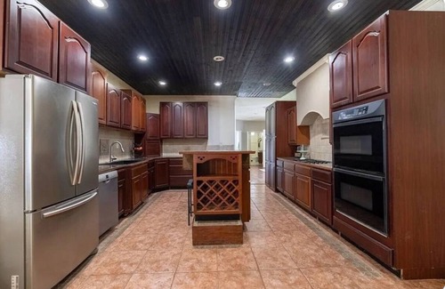 Jackson Complejo | Charming Resort Suite-withParkingPool,BBQ,drinks,HotTub,Lake,Camp,SportsCourt