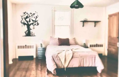 Harrisville Casa | Charming restored farmhouse in the heart of New England
