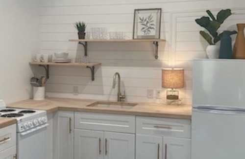Westside Apartamento | Charming Restored Studio in Historic Westside near Citadel