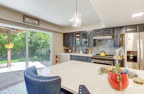 Aurora Apartamento | Charming retreat in Aurora - Welcome to the Coop on Nassau.