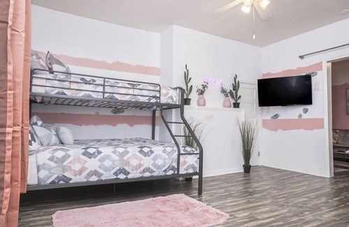 NoDa Casa | Convenient & Colorful Cozy Getaway