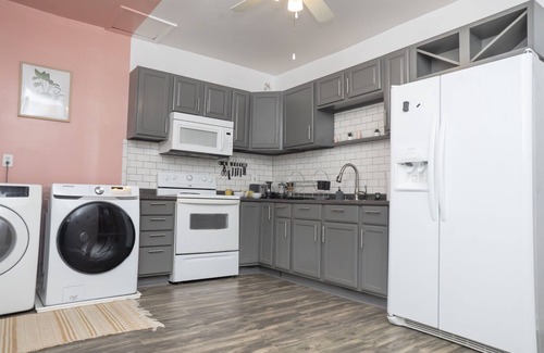 NoDa Casa | Convenient & Colorful Cozy Getaway