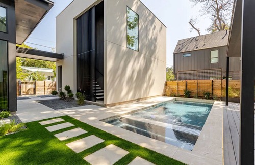 Govalle Casa | Charming Retreat in Govalle – Private Pool, Spa, and Outdoor Oasis!