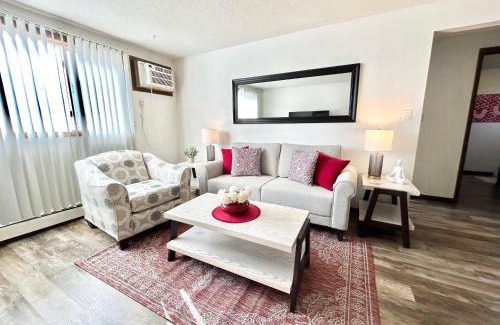 Marion Apartamento | Charming Retreat in Marion, Iowa!
