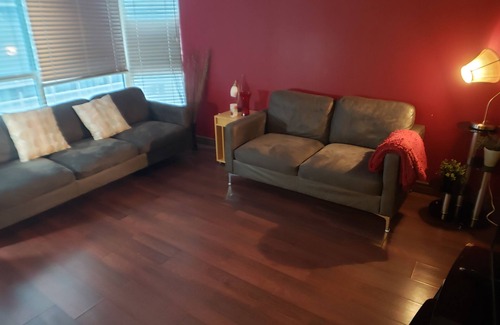 Church and Wellesley Condominio | Charming Retreat Just Moments from Dundas Square & the Eaton Centre