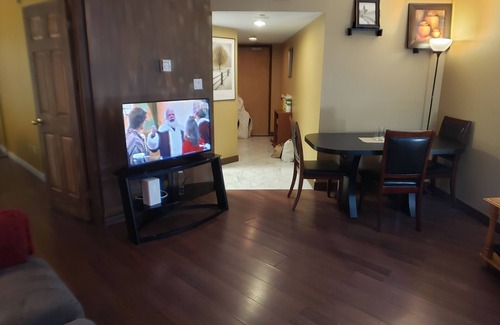 Church and Wellesley Condominio | Charming Retreat Just Moments from Dundas Square & the Eaton Centre