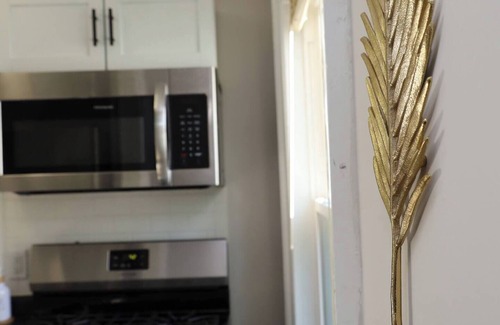 South Bend Casa | Charming Retreat on Quiet Street, close to Notre Dame and DTSB
