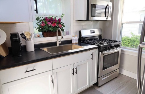South Bend Casa | Charming Retreat on Quiet Street, close to Notre Dame and DTSB