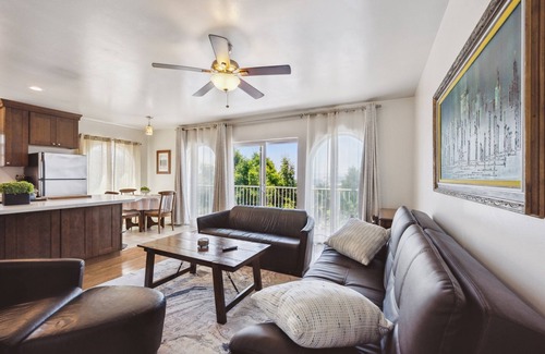 Middletown Condominio | Charming Retreat On West Quince Street 2 Bedroom Condo by RedAwning