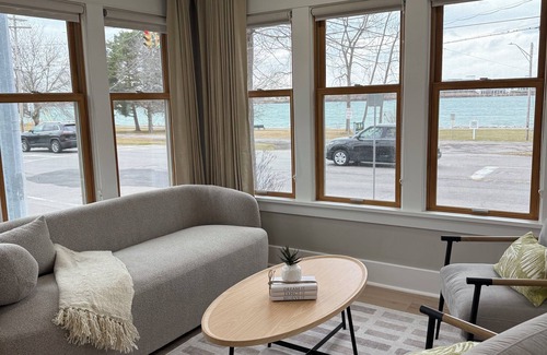 Tonawanda Cabaña | Charming River Front Cottage Retreat